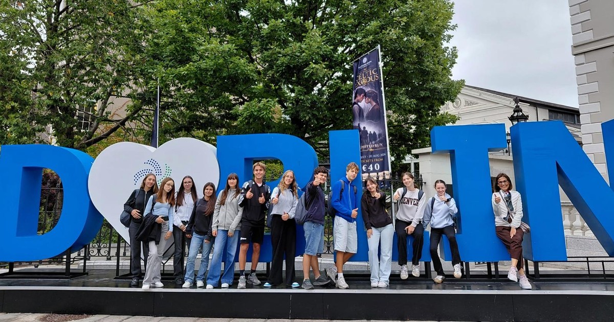 Studenti e accompagnatrice durante una vacanza studio Destinazione Lingue a Dublino